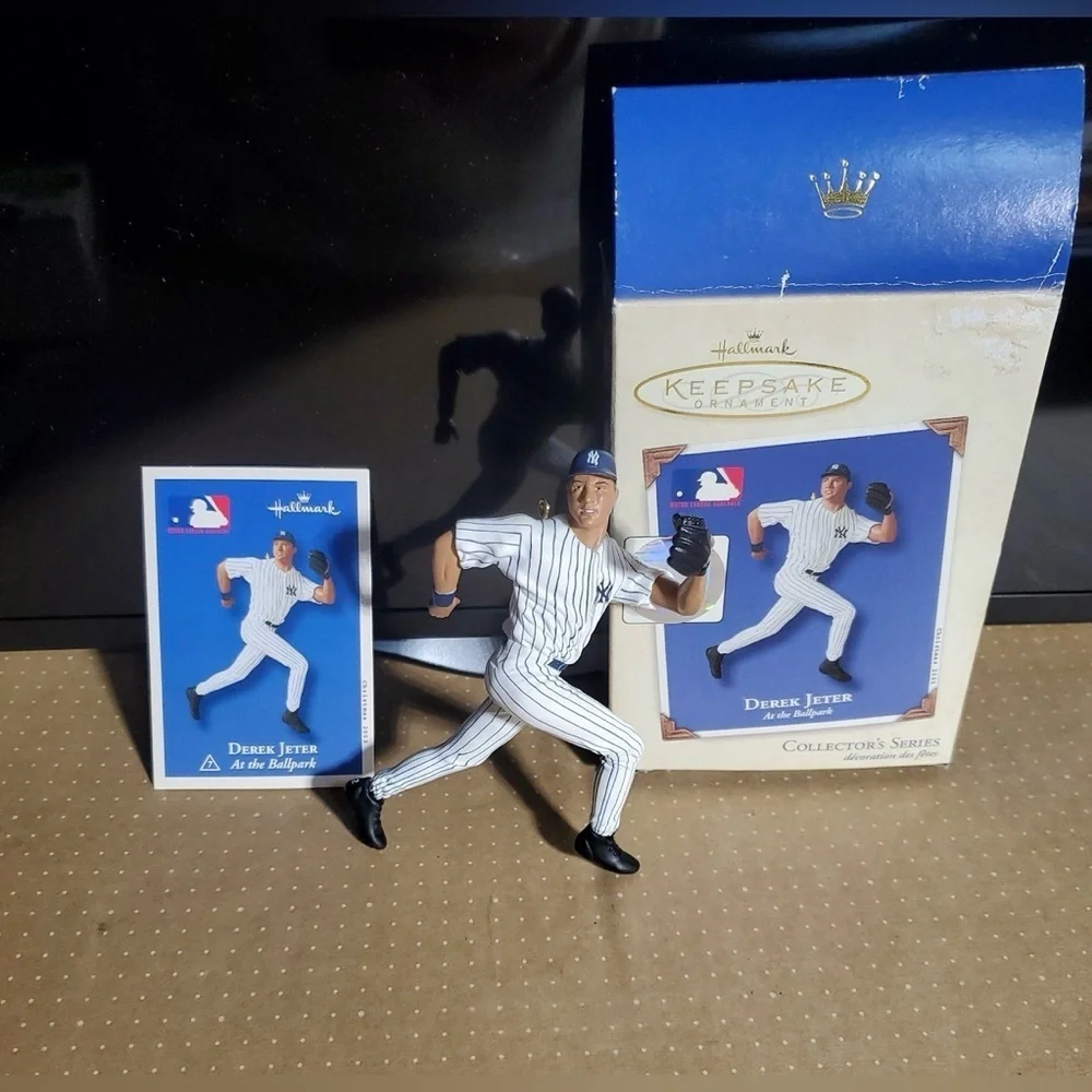 2002 Hallmark Keepsake Ornament featuring Derek Jeter